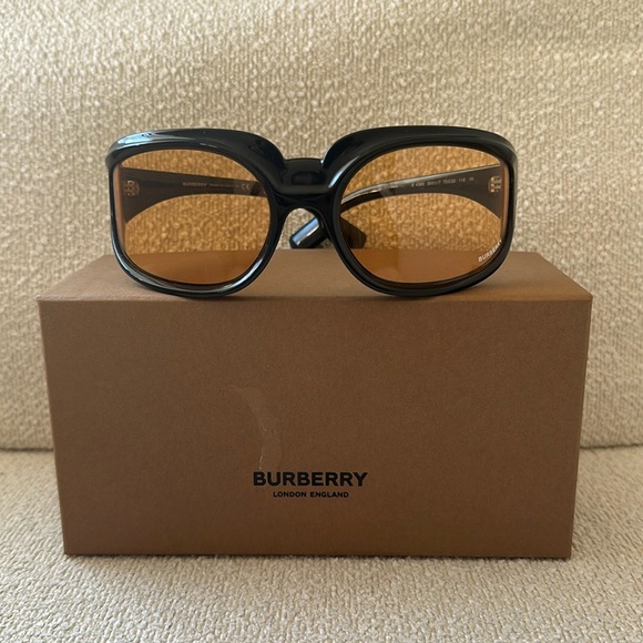Burberry sunglasses - Picture 1 of 4